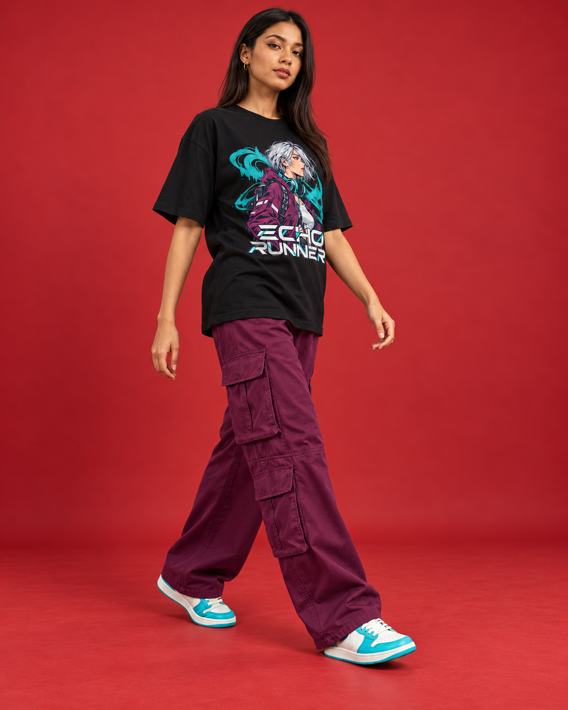 ECHO RUNNER women's black tee three-quarter walking view