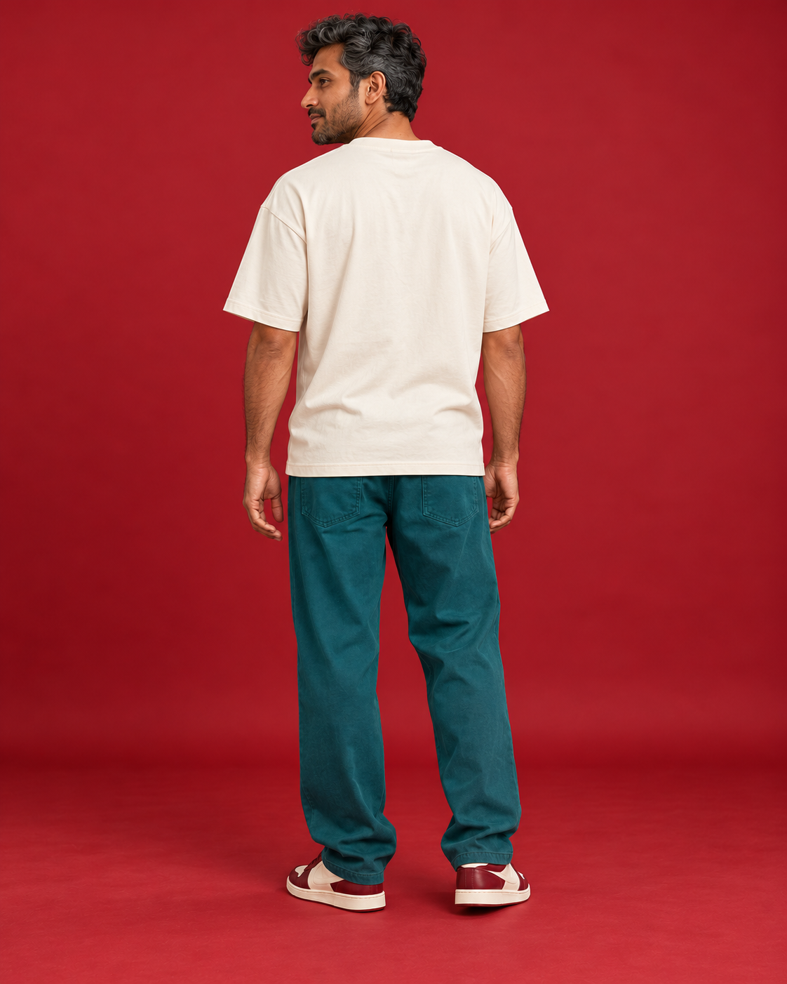 PATIENT MOVES plain off-white oversized men's tee back