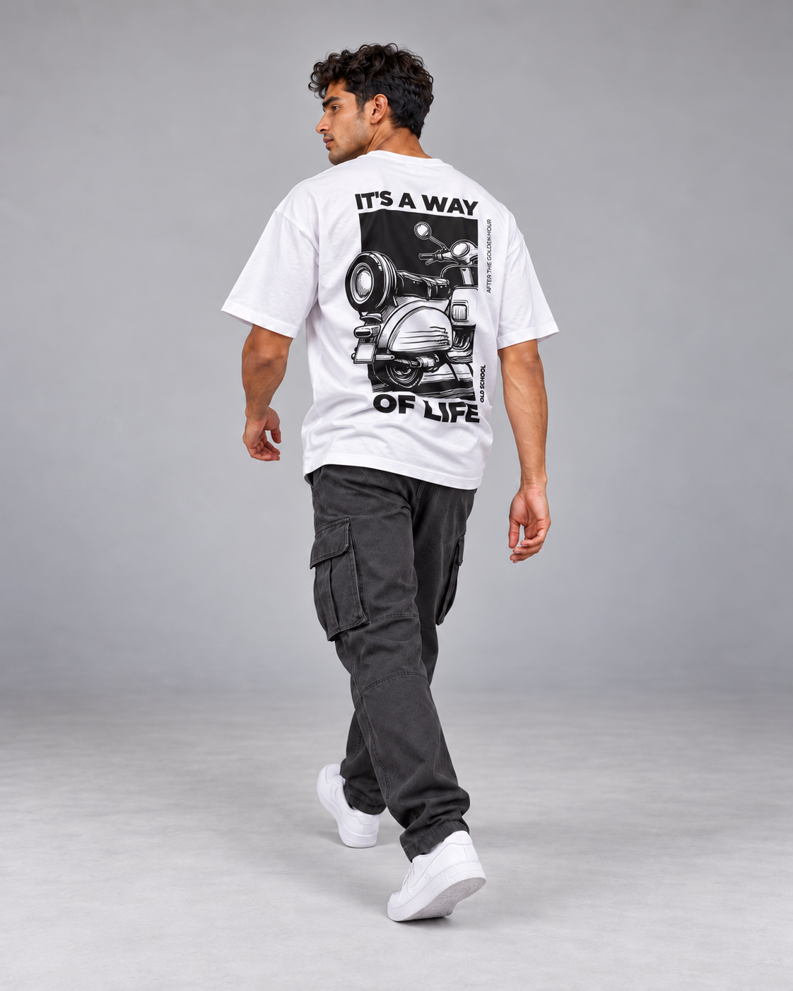 Scooter Classic white oversized T-shirt natural back walking pose